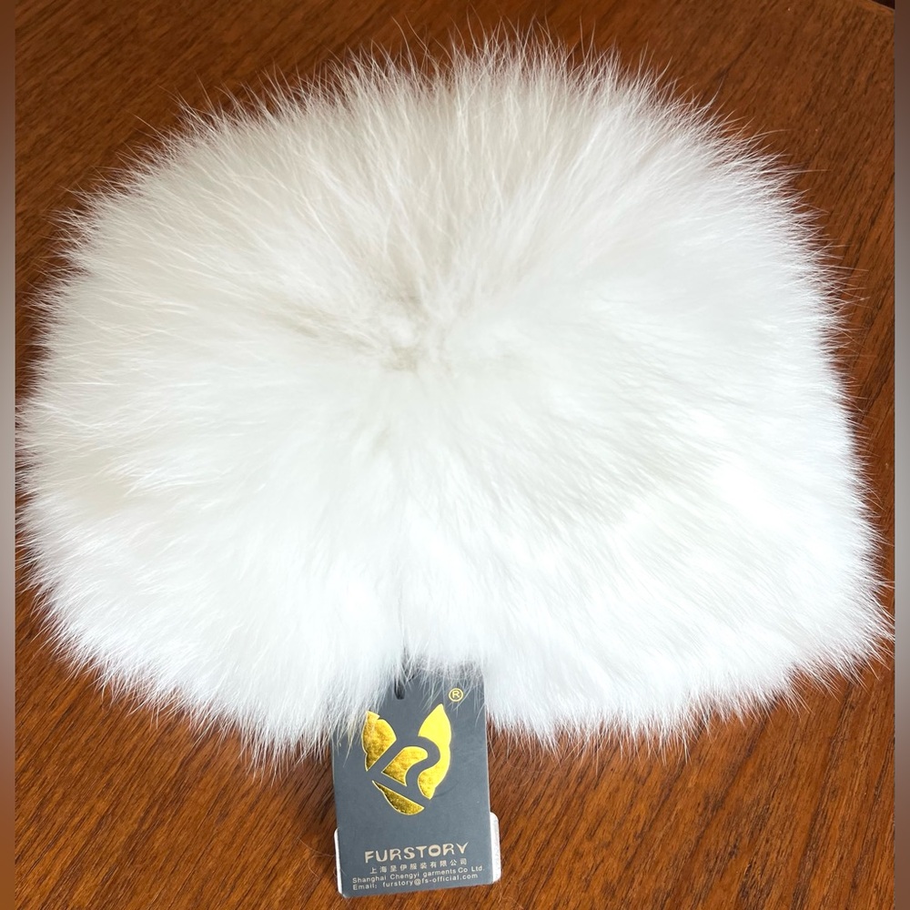 FURSTORY Fox Fur Hat – White - Beanie Style. NWT.